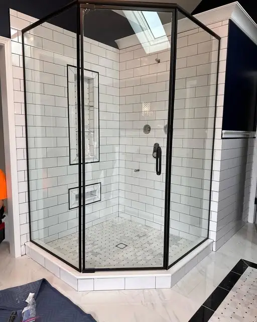 Neo-angle shower enclosure